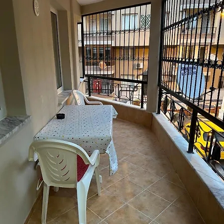 Kusadasi'nda Sahile 200 Metre *